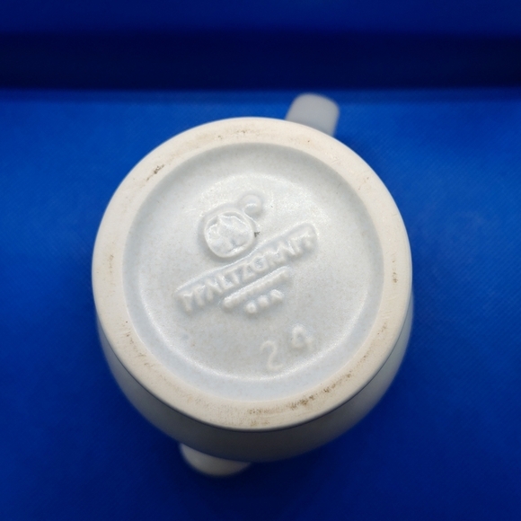 Vtg 4.5" Pfaltzgraff Yorktowne Blue Flower Stoneware Creamer Pitcher, Marked 24 - Picture 4 of 6